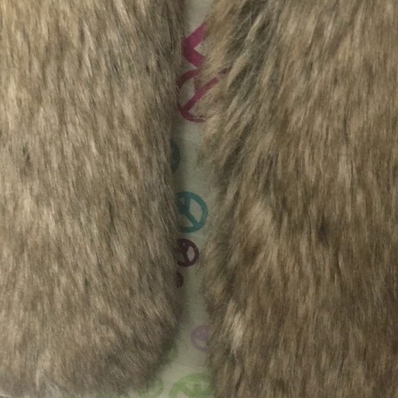 Women Faux fur fun vest (Outside 90%acrylic-10% polyester, lining 100% poly)M/L - Picture 11 of 11